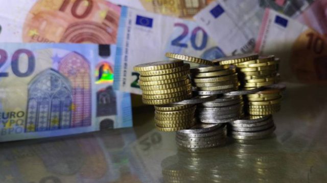 ΕΦΚΑ-ΟΑΕΔ-ΟΠΕΚΑ: Πότε πληρώνονται έκτακτα επιδόματα, αναδρομικά και δώρα!