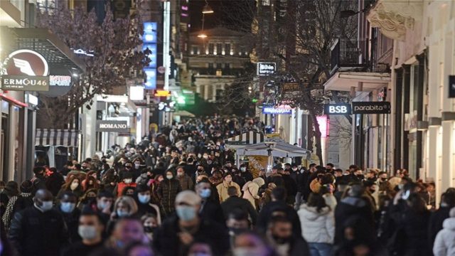 Εφιαλτικό σενάριο κρουσμάτων: Φόβοι για πάνω από 9.000 τη Τρίτη – Τι ισχύει για την Όμικρον;