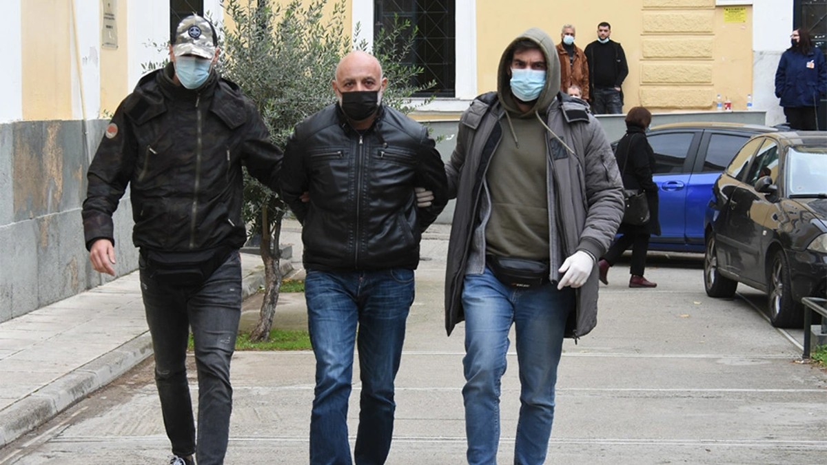 Έγκλημα στην Γλυφάδα: Αυτός είναι ο 51χρονος δολοφόνος – Ποινική δίωξη για ανθρωποκτονία από πρόθεση σε ήρεμη ψυχική κατάσταση (video)