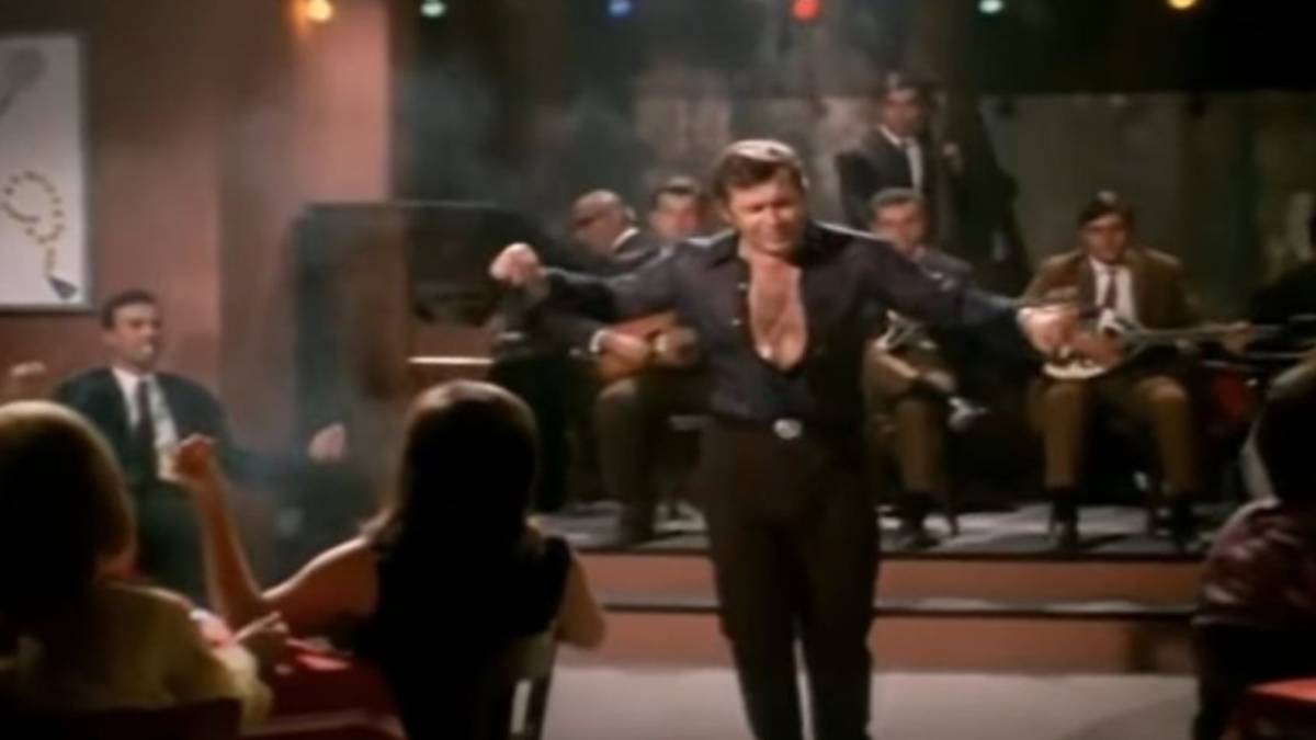 Το θρυλικό ζεϊμπέκικο του Δημήτρη Παπαμιχαήλ – Ο χορός του ανατριχιάζει