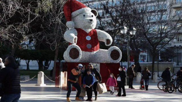 Νέα μέτρα: Με περιορισμούς παντού ξεκινά το 2022 και στα σχολεία – Τι συζητείται για το lockdown