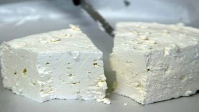 Έξυπνο τρικ για να μη μουχλιάσει ποτέ ξανά η φέτα στο ψυγείο σας