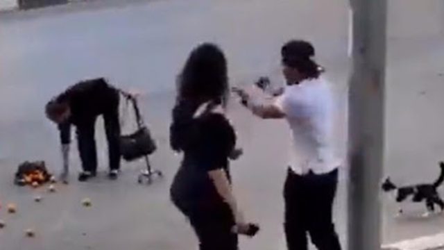 Γιαγιά εμφανίζεται σαν από μηχανής θεός και σώζει ζευγάρι από τον θάνατο