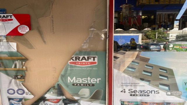 Έγκλημα στην Γλυφάδα: Η μητέρα δεν ξέρει ότι ο γιος της σκότωσε τον σύντροφό της – Νομίζει πως είναι ακόμη στην Δανία!