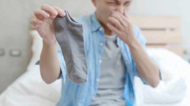 Κακοσμία ποδιών: 3+1 έξυπνοι τρόποι για να την αντιμετωπίσετε