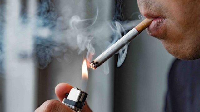 Κάπνισμα: 5+1 τρόφιμα για να αποβάλλετε τη νικοτίνη από το σώμα