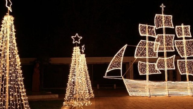 Χριστούγεννα: Γιατί στολίζουμε καράβι και όχι δέντρο στην Ελλάδα