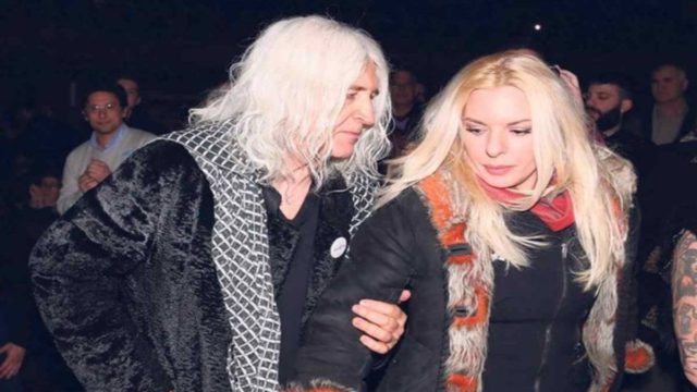 Αννίτα Πάνια: Θα εκπλαγείς με αυτές τις προσωπικές ΦΩΤΟ της – Στη μία φαίνεται ο Καρβέλας να…