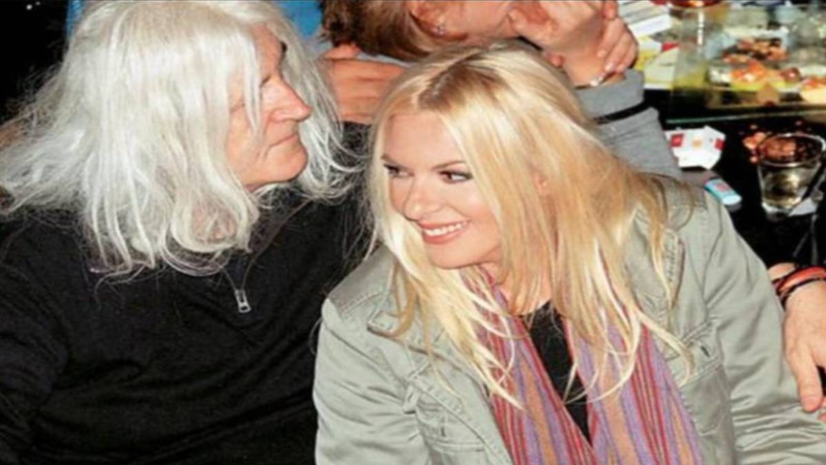 “Έσπασε” η Αννίτα Πάνια: Αυτά συμβαίνουν με τον Νίκο Καρβέλα μετά το διαζύγιο!
