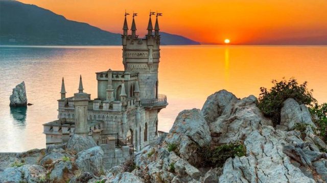 Μια φορά και έναν καιρό ήταν…: 5 +1 παραμυθένια κάστρα στον κόσμο (Βίντεο)