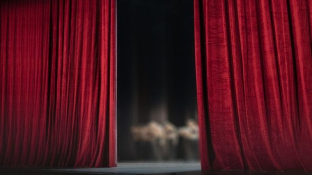 Ηθοποιοί καταγγέλλουν κακοποιητικές συμπεριφορές στο θέατρο: «Έχω βιώσει…» – Συγκλονιστικές αποκαλύψεις (Video)
