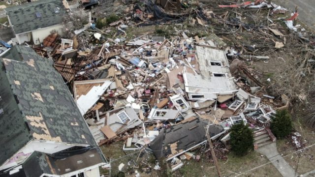 Συναγερμός στις ΗΠΑ: Δεκάδες νεκροί – Σε κατάσταση μείζονος καταστροφής κηρύσσει o Mπάιντεν το Κεντάκι!