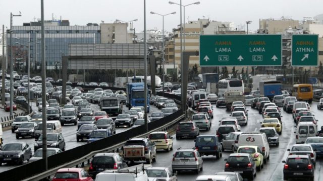 Κίνηση στους δρόμους: Ουρές χιλιομέτρων στον Κηφισό – Προβλήματα σε λιμάνι Πειραιά, Ποσειδώνος, Κηφισίας (photo)