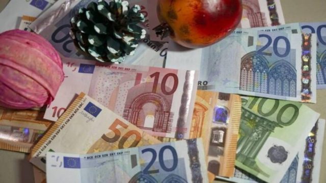 Κοινωνικό μέρισμα: Σήμερα πληρώνεται ο χριστουγεννιάτικος μποναμάς – Ποιοι παίρνουν το έκτακτο επίδομα των 250 ευρώ