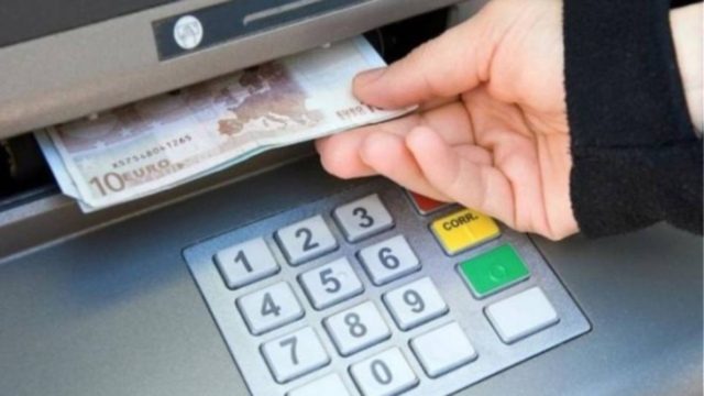 Σάλος με πλήθος καταγγελιών για κατασχέσεις λογαριασμών από τις τράπεζες!