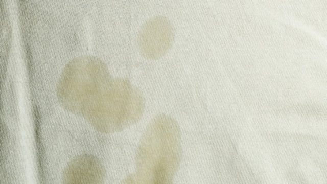 Με αυτό το πάμφθηνο υλικό θα εξαφανίσεις τους λεκέδες από λάδι!