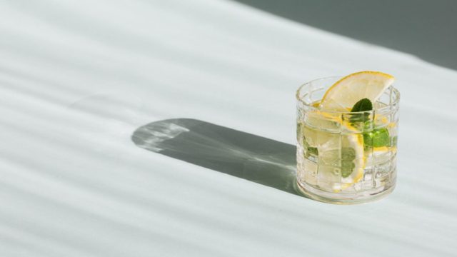 Ήπιε το θαυματουργό ρόφημα με λεμόνι και αδυνάτισε