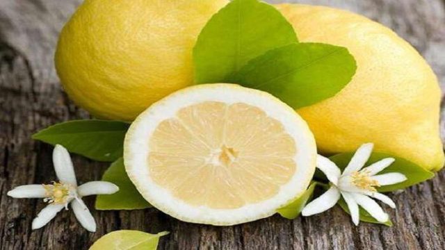 8 χρήσεις του λεμονιού στον καθαρισμό του σπιτιού