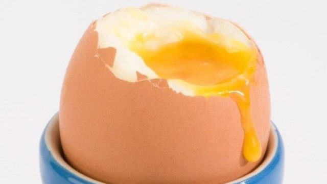 Προσοχή με τα μελάτα αυγά – Τι πρέπει να ξέρετε για λόγους υγείας