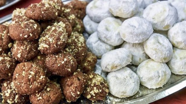 Mελομακάρονα ή κουραμπιέδες; Ποια έχουν τις λιγότερες θερμίδες