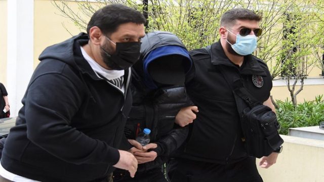 Με πατερίτσες έξω από την Ευελπίδων ο Φουρθιώτης (video)