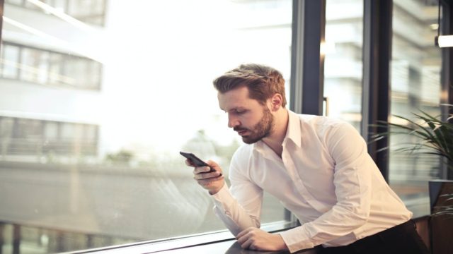 Αυτό το SMS εξομολόγησης θα σου έστελνε, με βάση το ζώδιό του