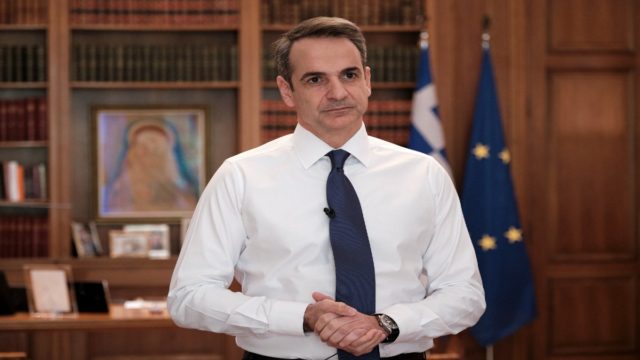 Κυριάκος Μητσοτάκης: “Η κυβέρνηση δίπλα στους Έλληνες και το 2022” –  Όσα είπε για την απειλή της Όμικρον