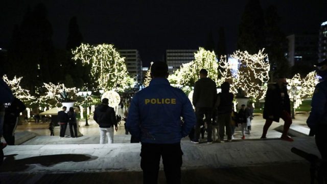 Κορωνοϊός: Αυτό το μέτρο εξετάζεται για Χριστούγεννα και Πρωτοχρονιά – Αποκάλυψη Πλεύρη στη σκιά της μετάλλαξης Όμικρον