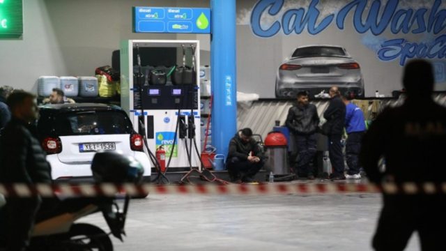 Μαφιόζικη επίθεση στην Νίκαια: Πελάτης του κυκλώματος των παράνομων ελληνοποιήσεων ο δολοφονημένος ιδιοκτήτης του βενζινάδικου