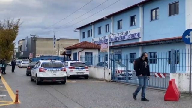 Πιερία: Σάλος με τη «σύλληψη» του γυμνασιάρχη από «Θεματοφύλακες του Συντάγματος» – Πέντε συλλήψεις, σχηματίζεται δικογραφία για αρπαγή (Video)