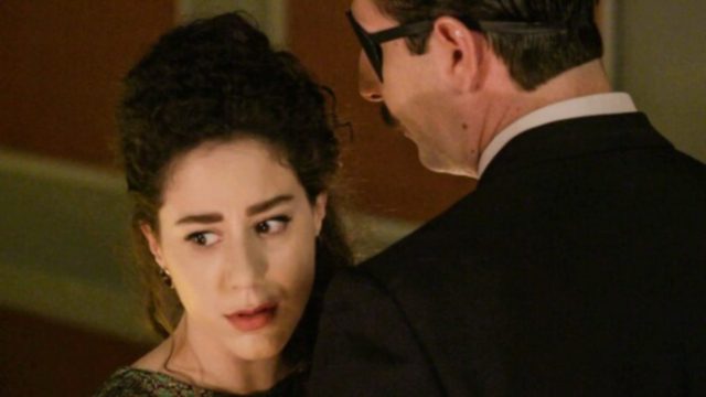 Άγριες Μέλισσες: Αλλάζει ζωή η Πηνελόπη – Νέος κεραυνοβόλος έρωτας