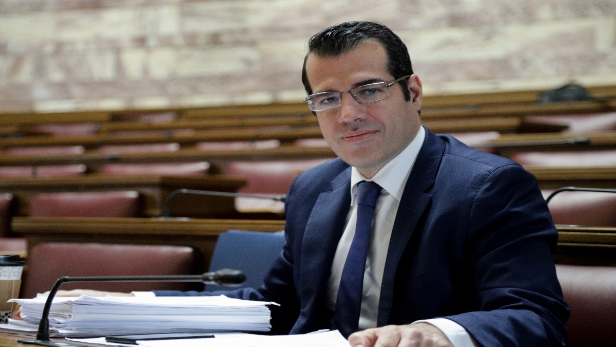 Πλεύρης: Εξετάζεται σοβαρά ο υποχρεωτικός εμβολιασμός σε γιατρούς και νοσηλευτές του ΕΣΥ