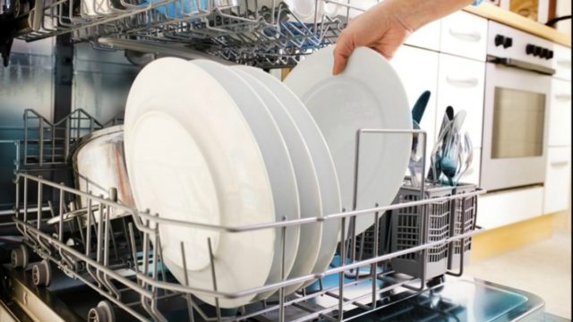 Εσύ ξέρεις ποιος είναι ο σωστός τρόπος για να γεμίσεις το πλυντήριο των πιάτων σου;