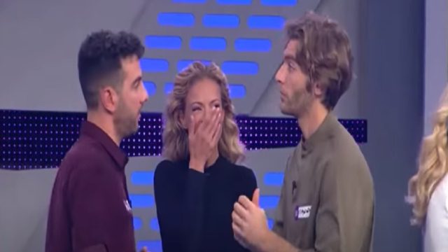 Σάλος με τη Ζέτα Μακρυπούλια: «Εσύ, τι πηδάς;» – Έμεινε ξερός ο Νίκος Μουστινάς (Video)