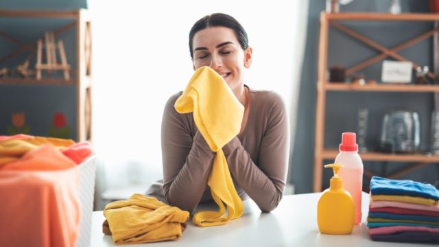 2+1 tips για να μη μυρίζουν τα ρούχα σου μετά το πλύσιμο!