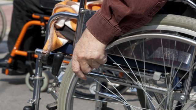 Παγκόσμια Ημέρα Ατόμων με Αναπηρία: Θεσμοθέτηση του προσωπικού βοηθού με αμοιβή από το κράτος