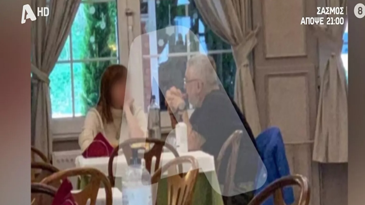 Κρυφός γάμος για τον Στάθη Παναγιωτόπουλο: Σε ταβέρνα με την σύζυγό του την ώρα του σάλου – Παντρεύτηκε πριν από ενάμισι μήνα