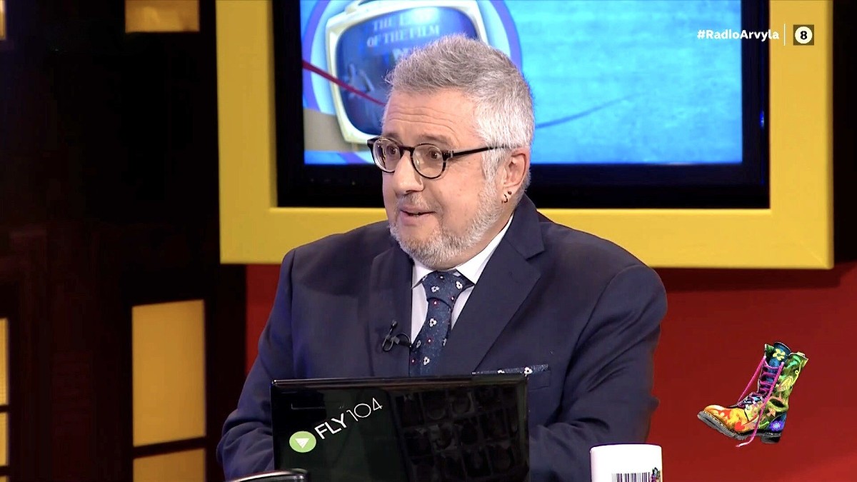Στάθης Παναγιωτόπουλος: «Η κοπέλα είδε πολλές ώρες πορνό ψάχνοντας τον εαυτό της» – Αποκαλύψεις του Ηλία Γκιώνη που έφερε στο φως την καταγγελία (Video)