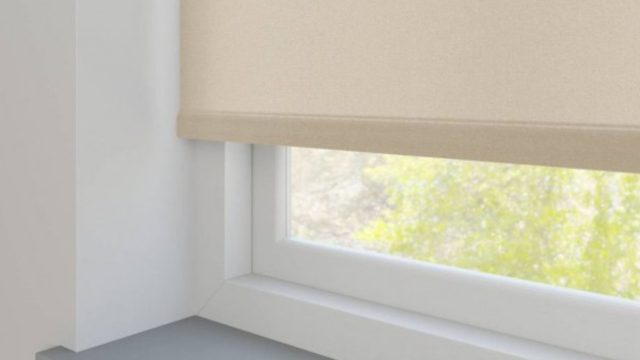 Βρόμικα στόρια; Το μυστικό κόλπο για να τα καθαρίσετε αποτελεσματικά