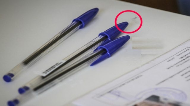 Ο μακάβριος λόγος που υπάρχει μια τρύπα στα καπάκια των στυλό!