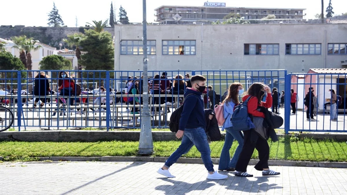 Σχολεία: Τι θα γίνει με το άνοιγμά τους μετά τις γιορτές – Διευκρινίσεις από την κυβέρνηση