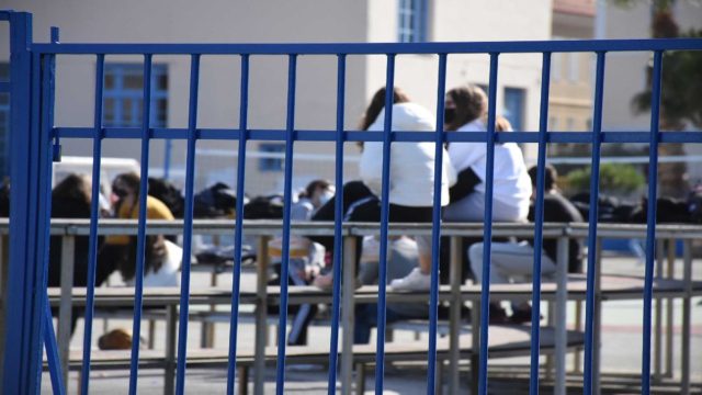 Σκηνές ντροπής σε δύο λύκεια της Θεσσαλονίκης: Σειρά βίαιων περιστατικών – Στο νοσοκομείο με τραύματα ένας μαθητής