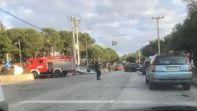 Σοκ! Ντελαπάρισε αυτοκίνητο στη Λεωφόρο Πεντέλης (εικόνες)