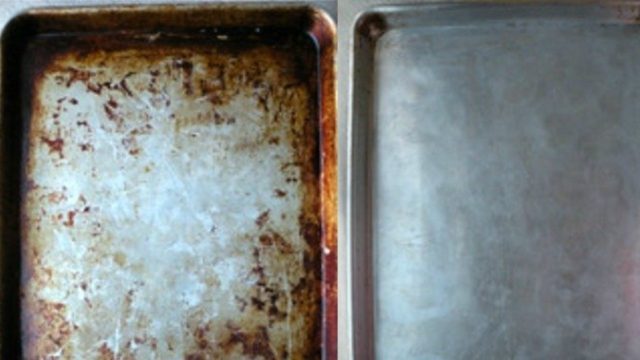 Καμένα λίπη από λάδι στο ταψί; Σούπερ κόλπα για να το καθαρίσεις γρήγορα και χωρίς κόπο