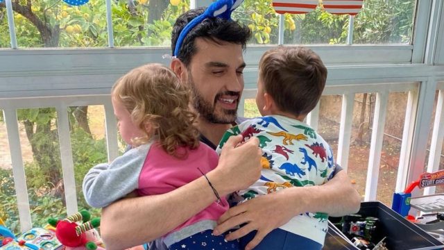 Αποκάλυψη από τον Παντελή Τουτουντζή: «Τα παιδιά μου μεγαλώνουν με δύο μπαμπάδες, σημασία έχει η αγάπη»