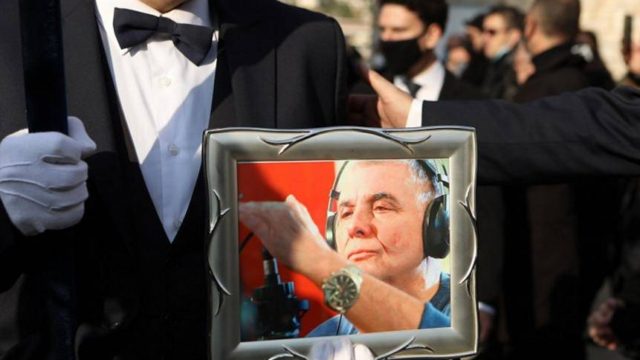 Για πάντα στην Αττική Γη ο Γιώργος Τράγκας: “Λύγισαν” και οι πέτρες στη κηδεία του