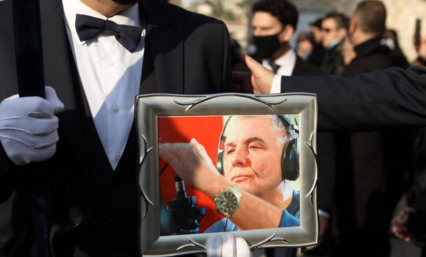 Για πάντα στην Αττική Γη ο Γιώργος Τράγκας: “Λύγισαν” και οι πέτρες στη κηδεία του