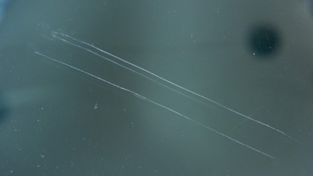 Γρατζουνιές σε τζάμια; Το απίθανα τρικς για να τις εξαφανίσετε