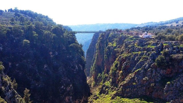 Σοκ στη Κρήτη: Εντοπίστηκε νεκρός άνδρας σε φαράγγι