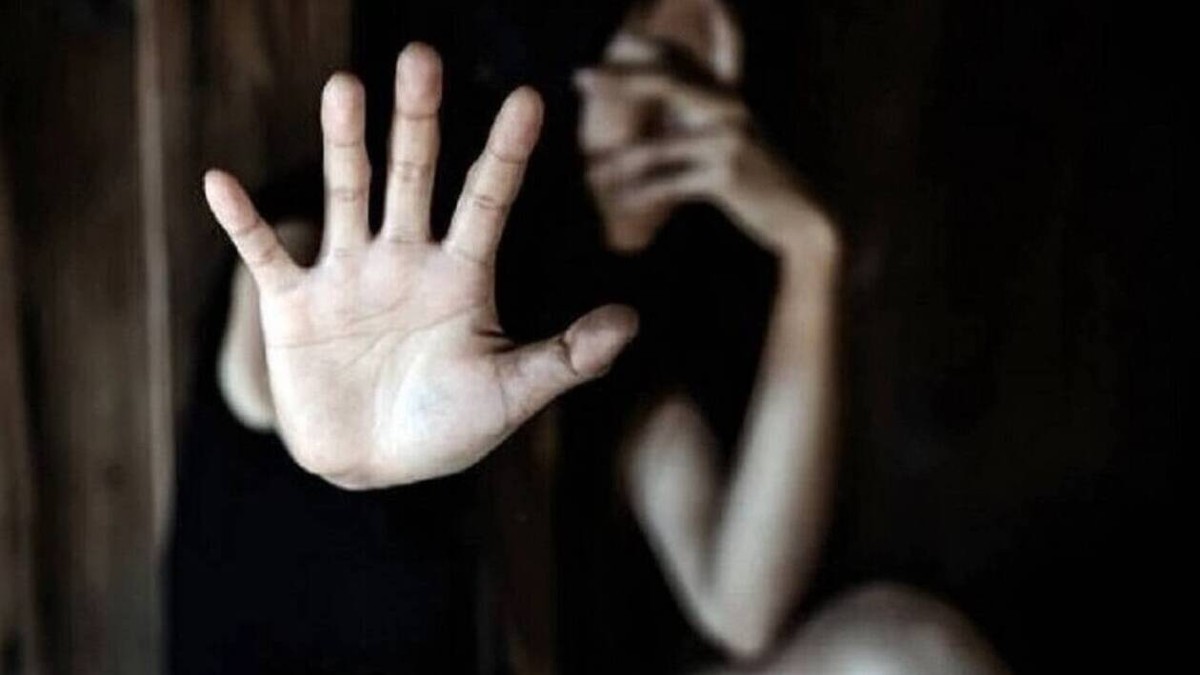 Σοκ στο Βόλο: Έδειραν την κόρη τους επειδή δεν πήρε πτυχίο στα Αγγλικά